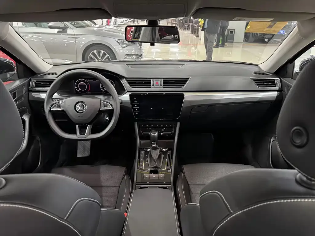 Skoda Superb — фото 7