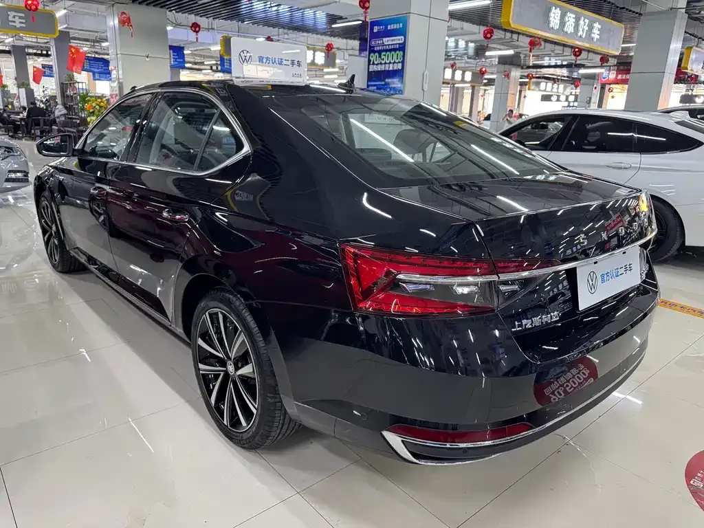 Skoda Superb — фото 8