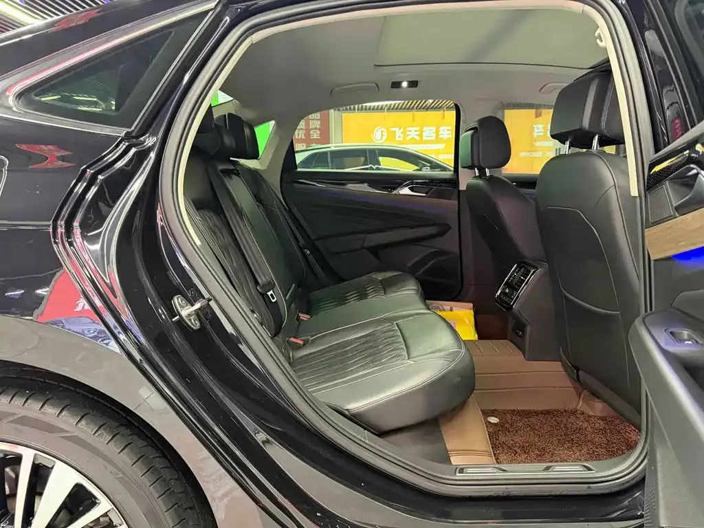 Volkswagen Passat — фото 10