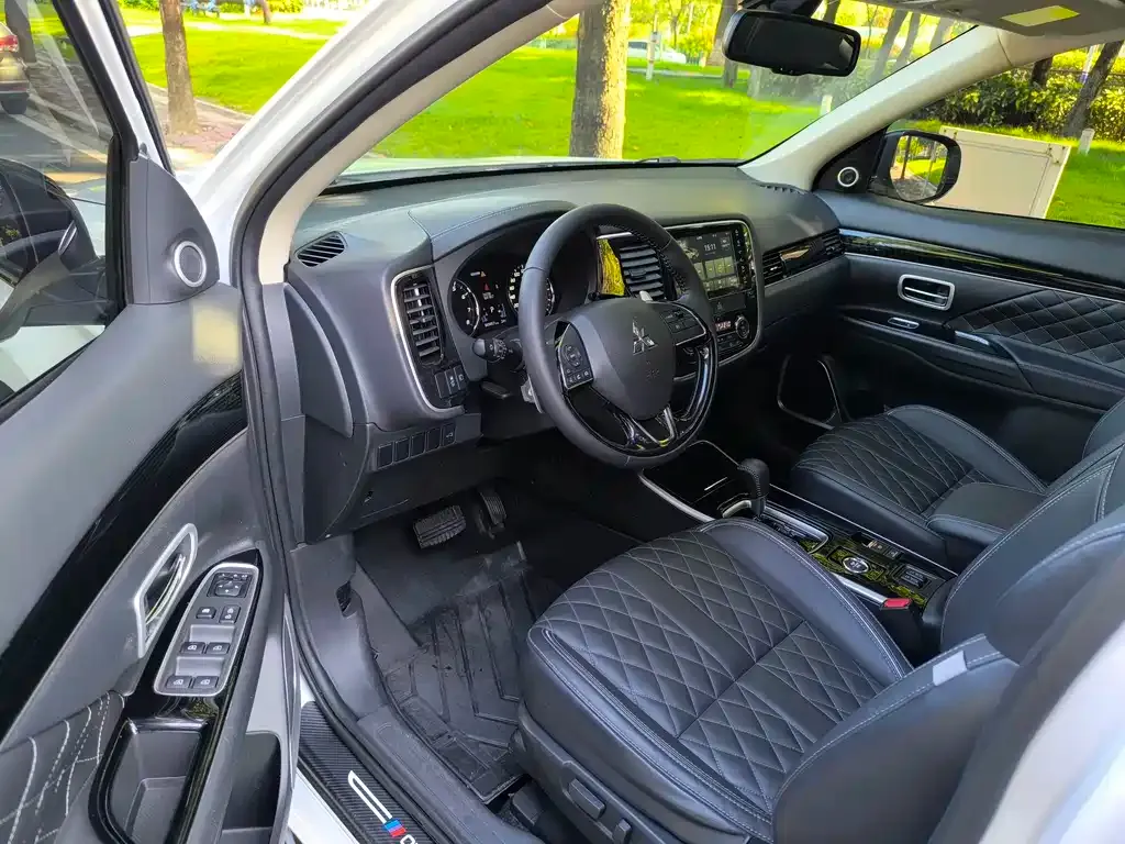 Mitsubishi Outlander 2021 из CN, фото 10