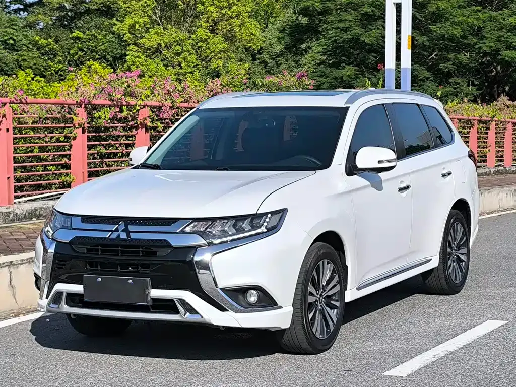Mitsubishi Outlander 2021 из CN, фото 2