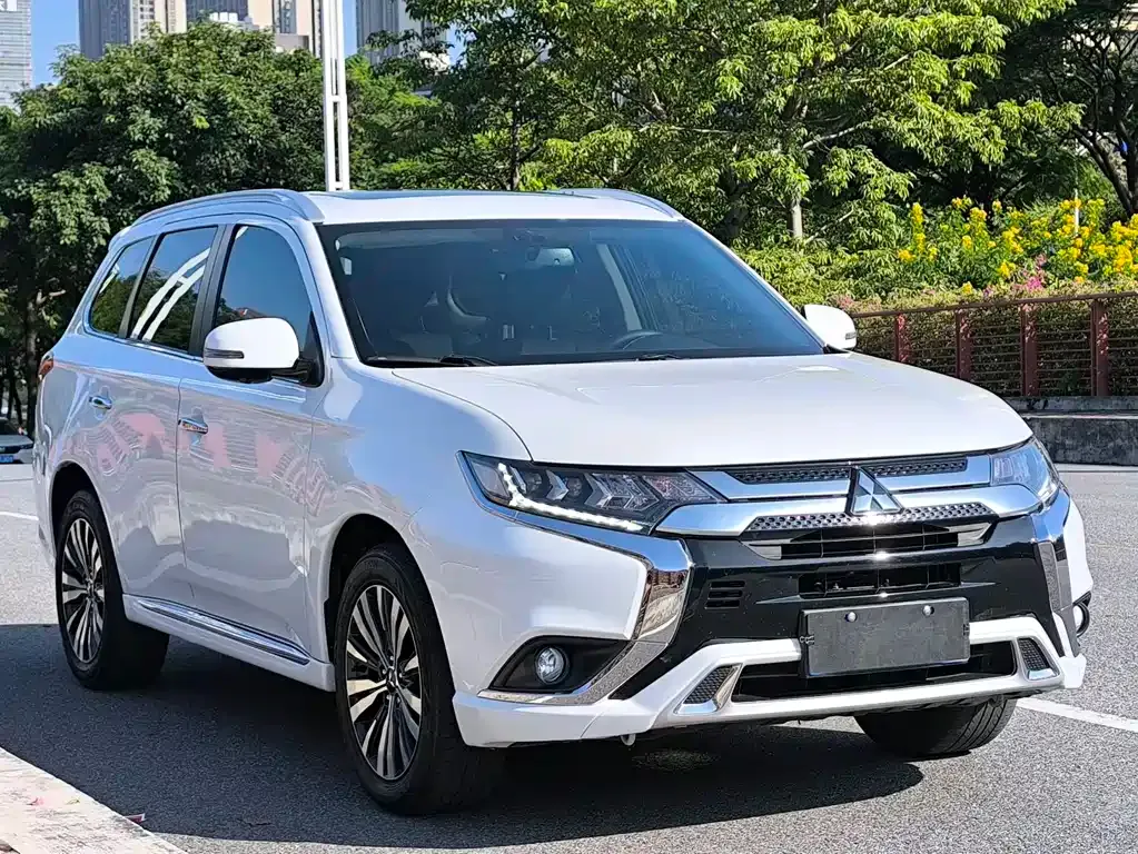 Mitsubishi Outlander 2021 из CN, фото 4