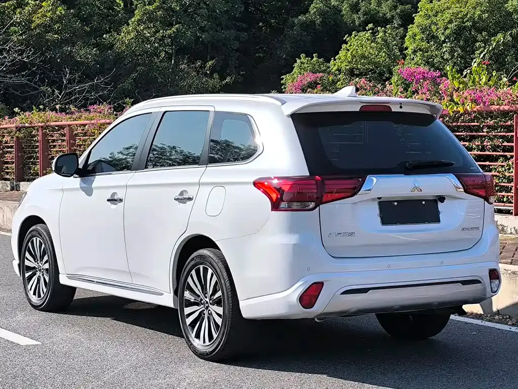 Mitsubishi Outlander 2021 из CN, фото 5