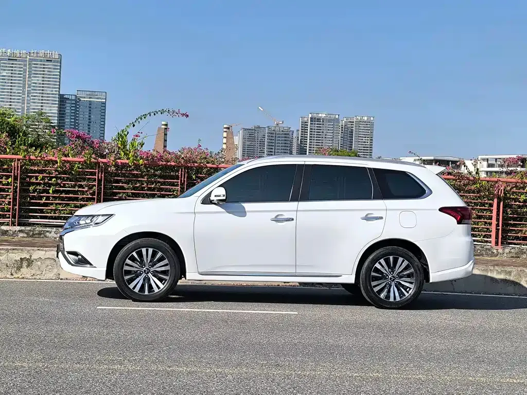 Mitsubishi Outlander 2021 из CN, фото 8