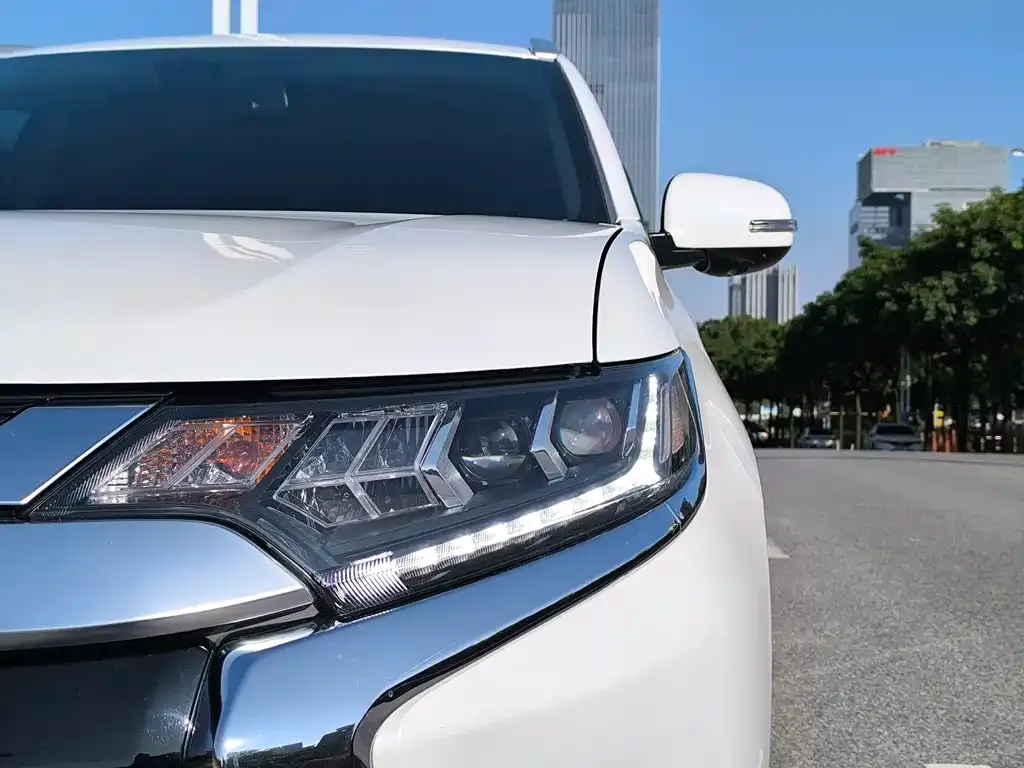 Mitsubishi Outlander 2021 из CN, фото 9