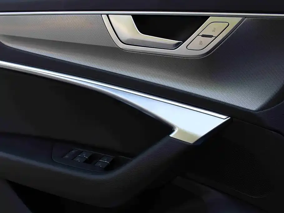 Audi A6L — фото 9
