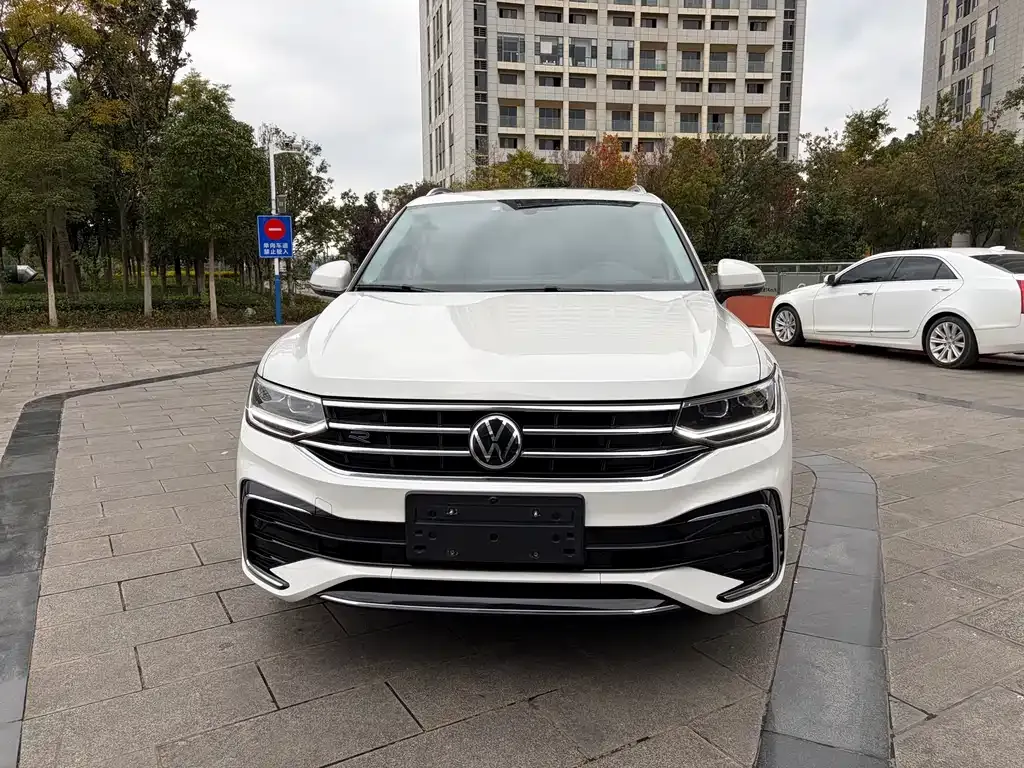 Volkswagen Tiguan L 2022 из CN, фото 2