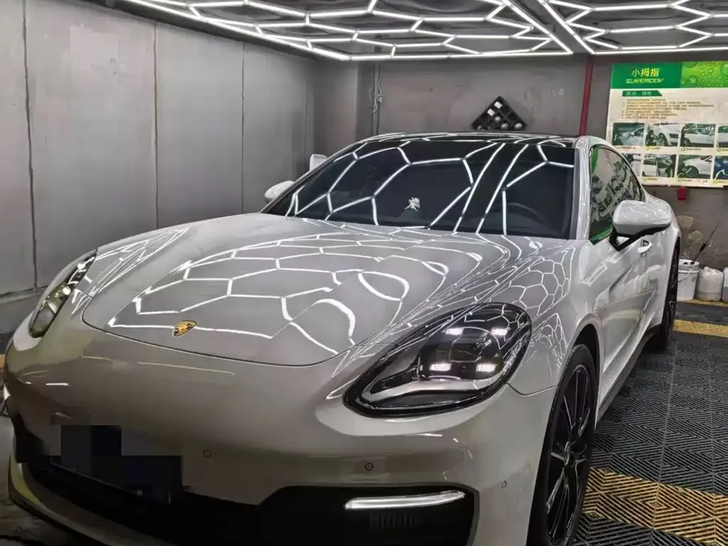 Porsche Panamera — фото 1