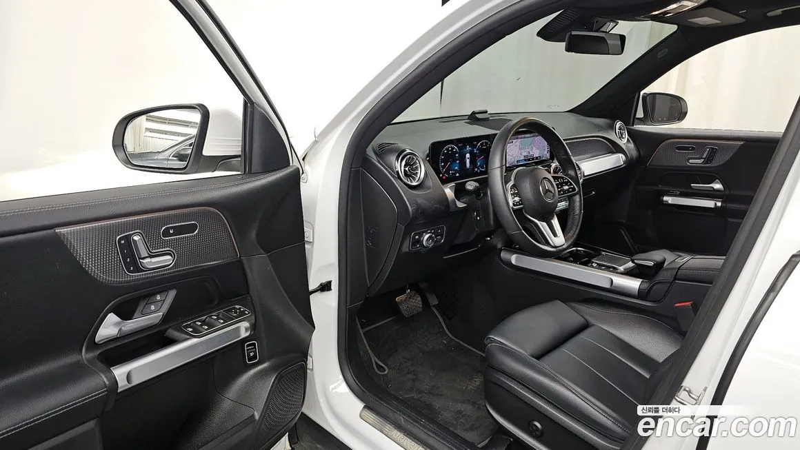 Mercedes-Benz GLB-Class — фото 10