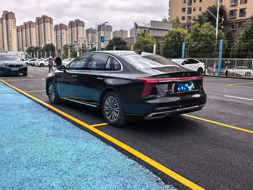 Hongqi H5 — фото 9