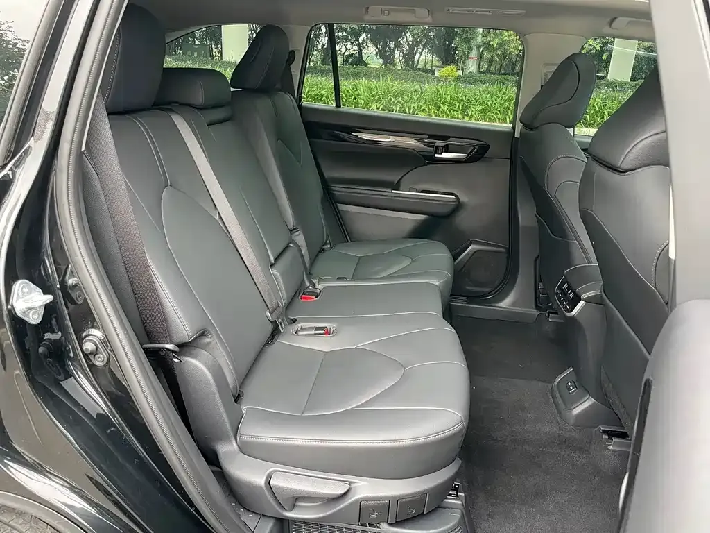 Toyota Highlander — фото 10