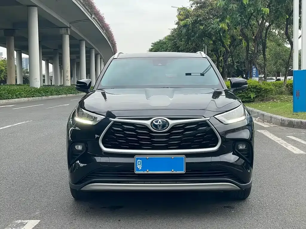 Toyota Highlander — фото 2