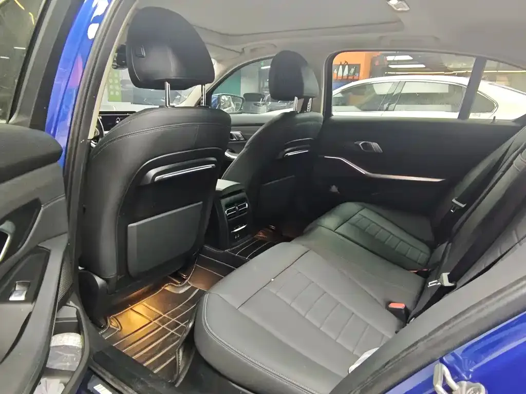 BMW 3 Series 2022 из CN, фото 9