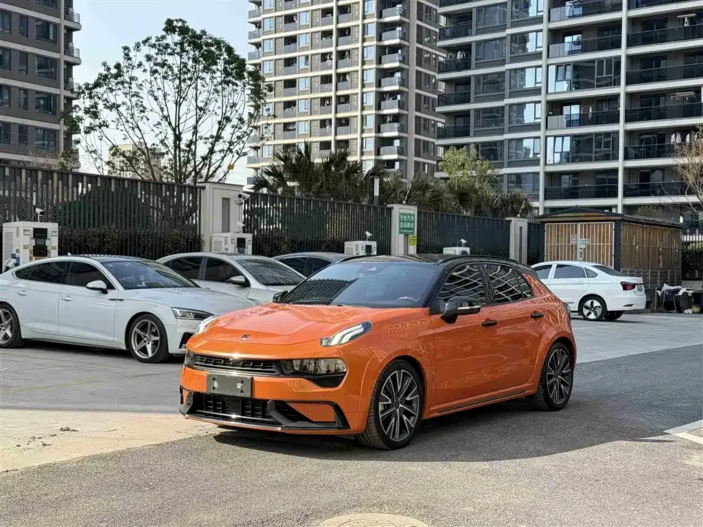 Lynk & Co 02 Hatchback — фото 1