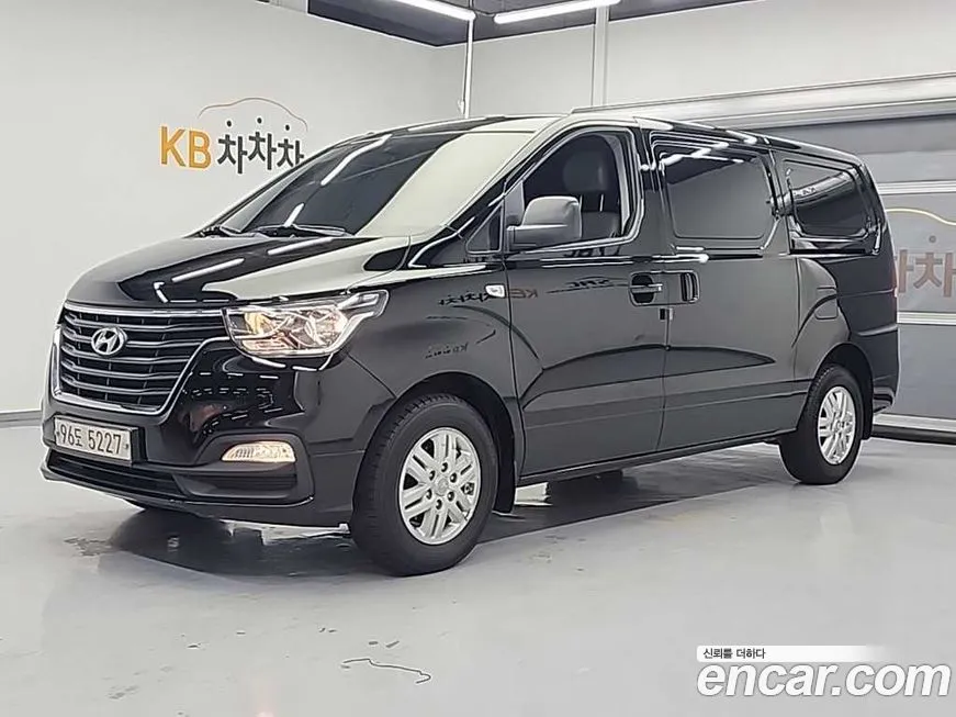 Hyundai Starex — фото 1