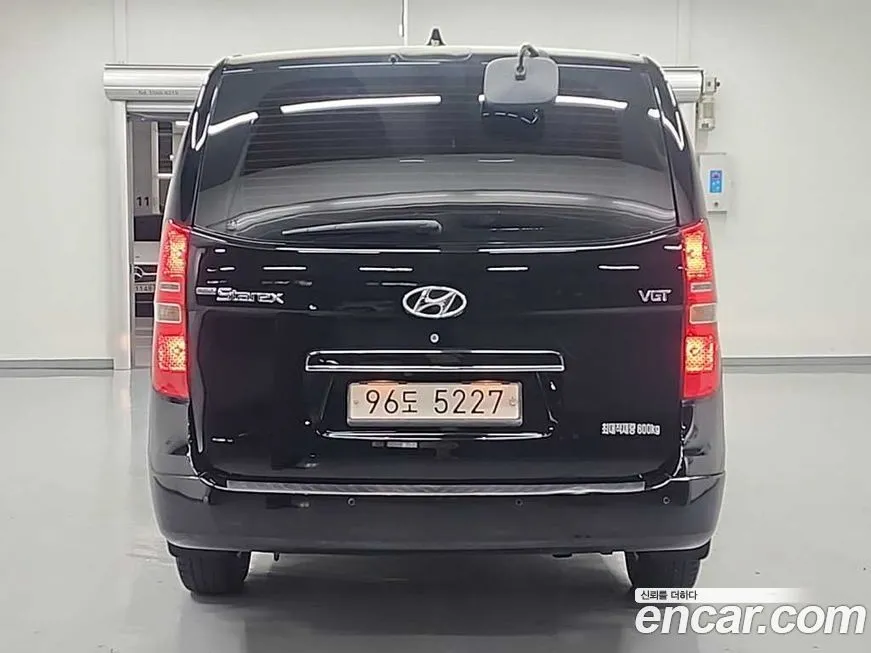 Hyundai Starex — фото 3