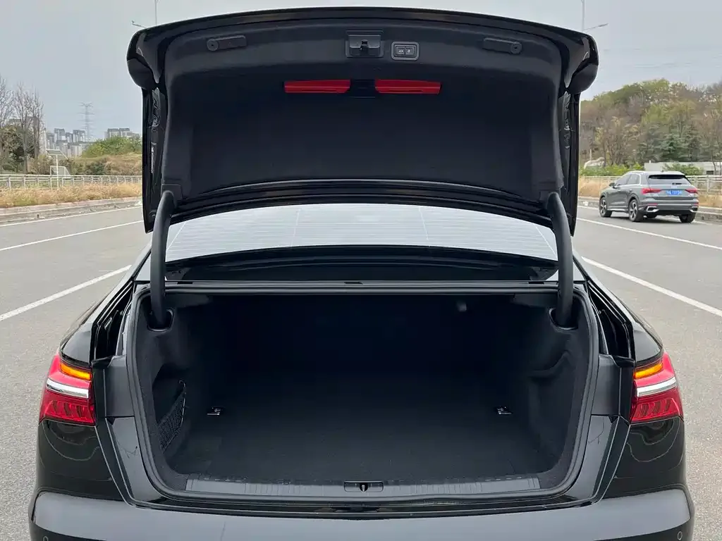 Audi A6L 2023 из CN, фото 10