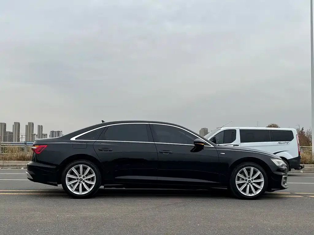 Audi A6L 2023 из CN, фото 4
