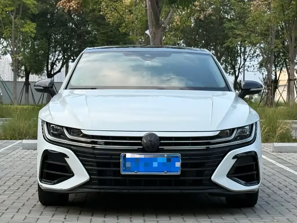Volkswagen CC 2023 из CN, фото 2