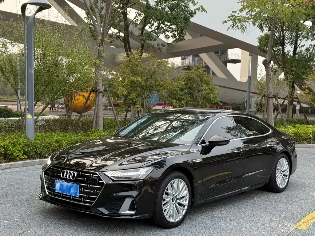 Audi A7L — фото 1