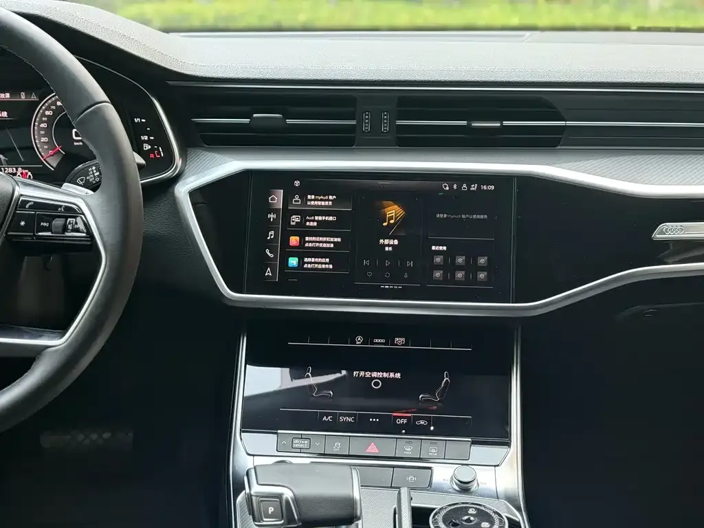 Audi A7L — фото 8