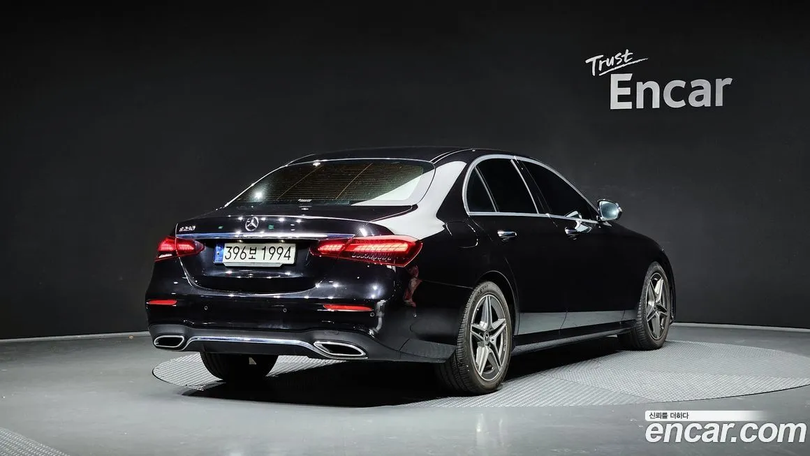 Mercedes-Benz E-Class — фото 2