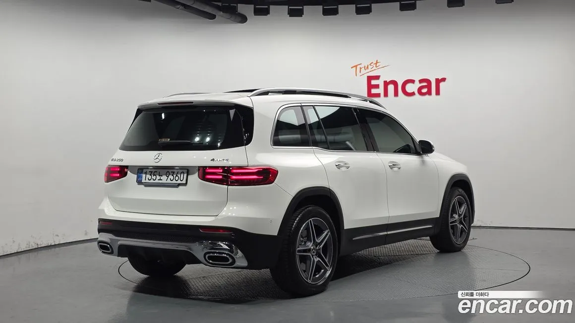 Mercedes-Benz GLB-Class — фото 2