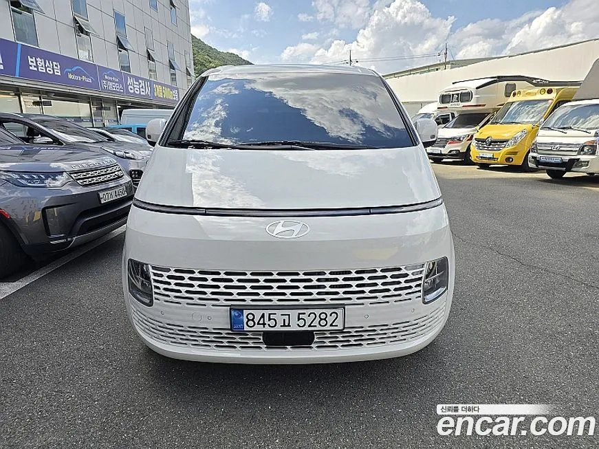 Hyundai Staria — фото 1