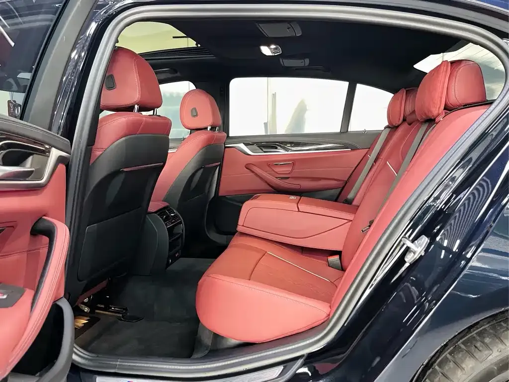 BMW 5 Series 2023 из CN, фото 7