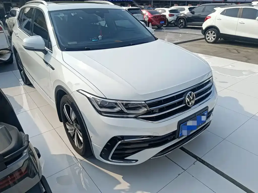 Volkswagen Tiguan L 2023 из CN, фото 3