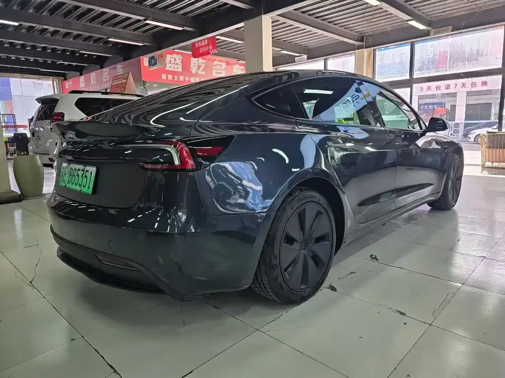 Tesla Model 3 — фото 5