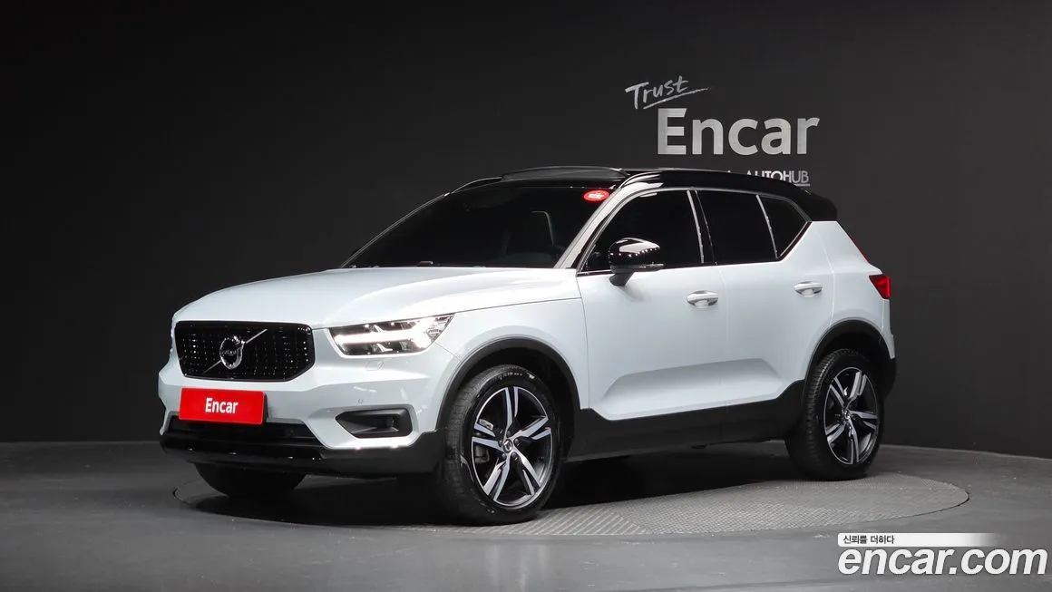 Volvo XC40 — фото 1