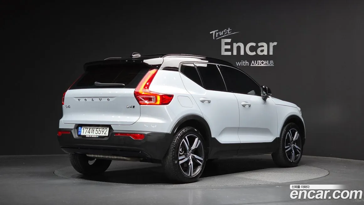 Volvo XC40 — фото 2