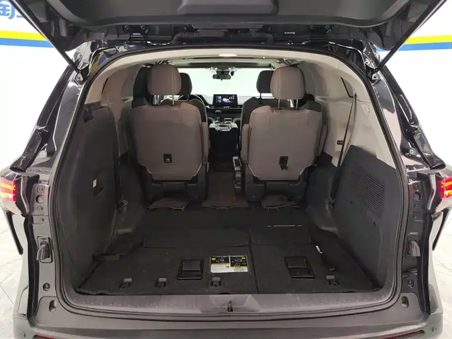 Toyota Sienna 2025 из CN, фото 4