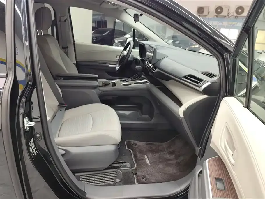 Toyota Sienna 2025 из CN, фото 8