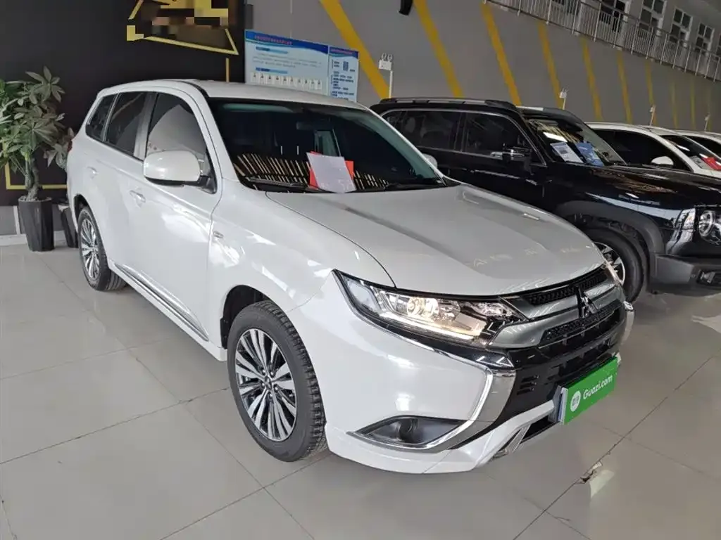 Mitsubishi Outlander — фото 4