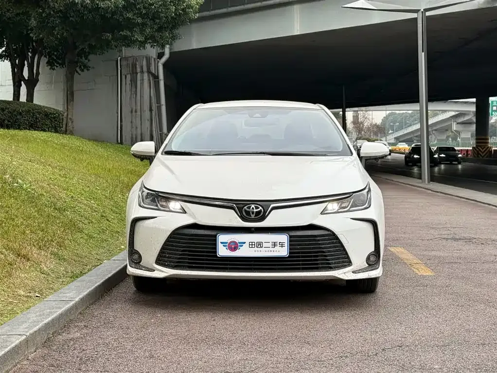 Toyota Corolla 2023 из CN, фото 2
