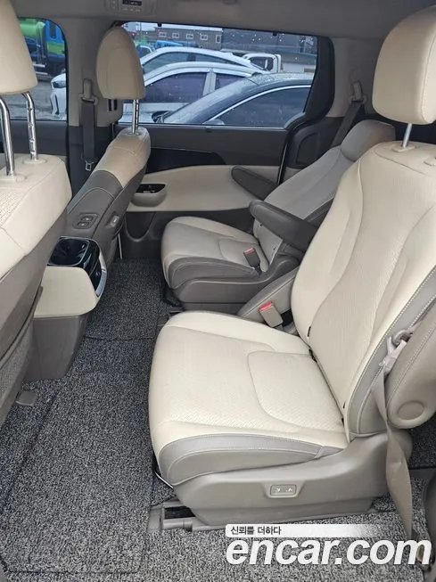 Kia Carnival — фото 10
