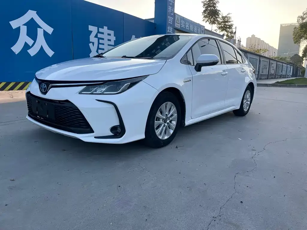Toyota Corolla — фото 1