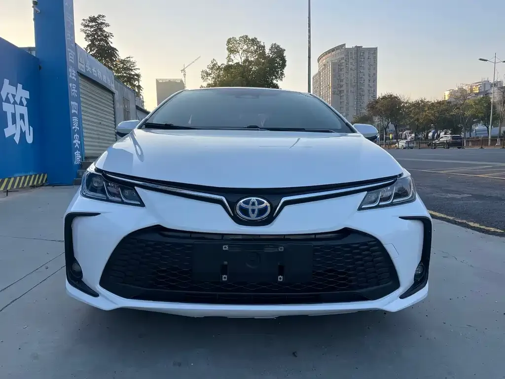 Toyota Corolla — фото 2