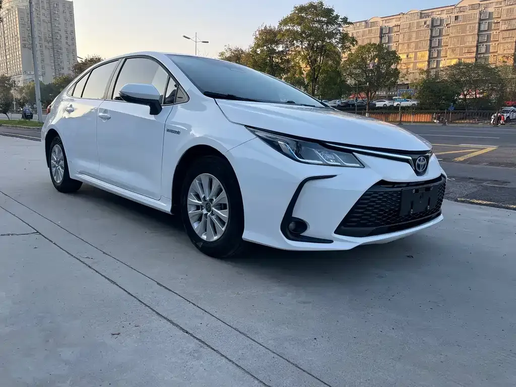 Toyota Corolla — фото 4