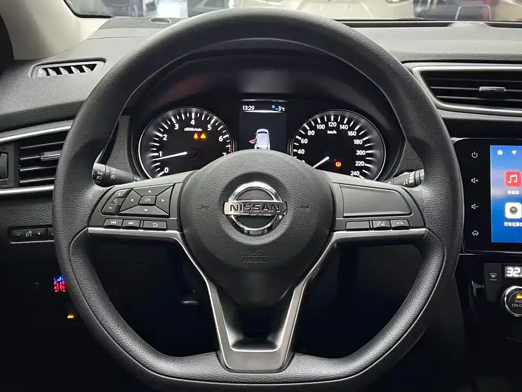 Nissan Qashqai — фото 9