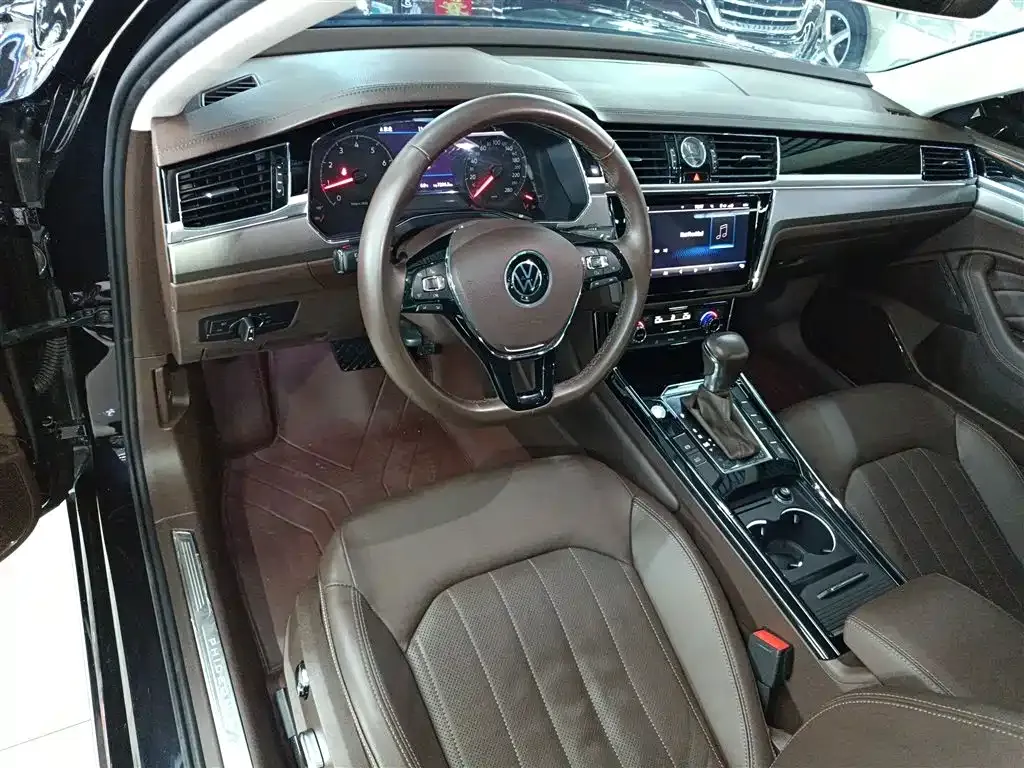 Volkswagen Phideon — фото 10