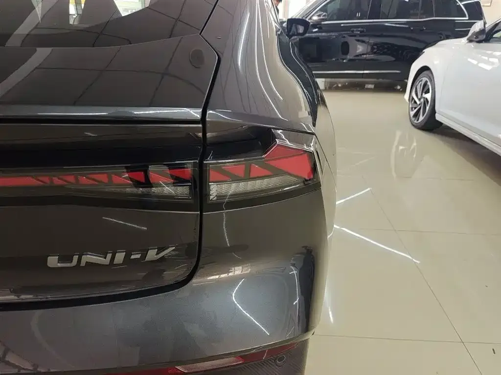 Changan UNI-V iDD 2025 из CN, фото 8