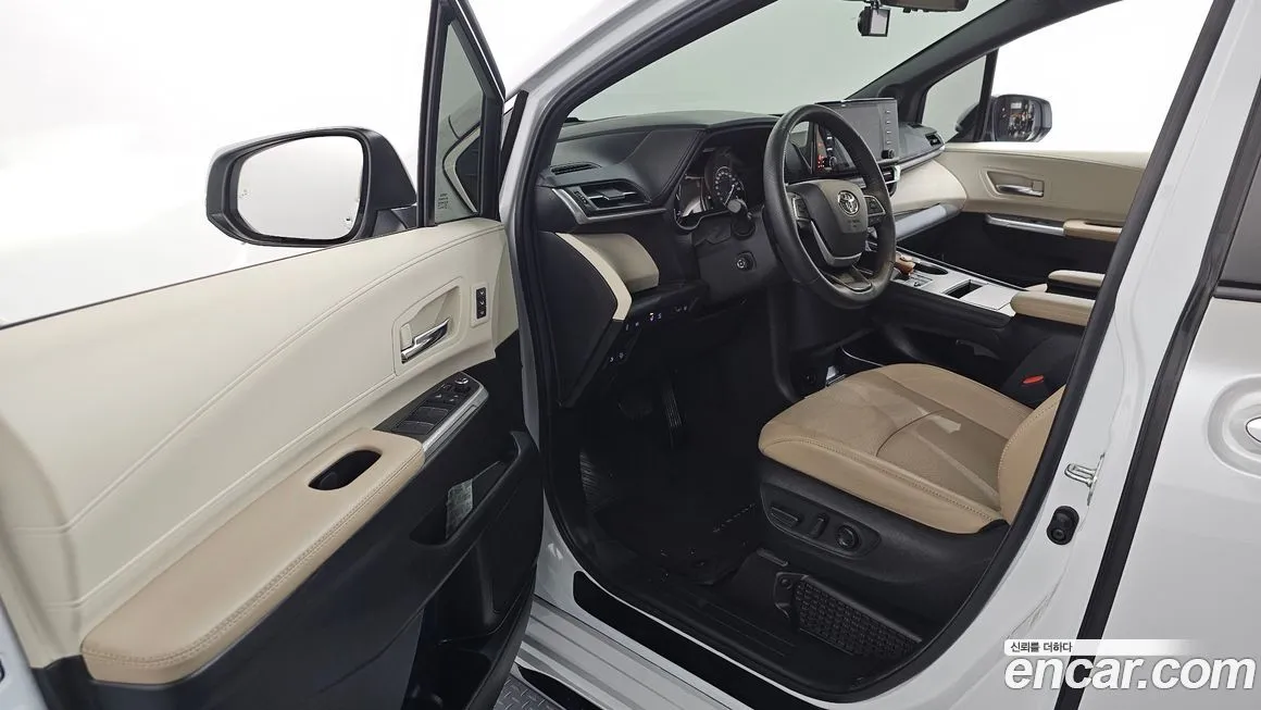 Toyota Sienna — фото 10