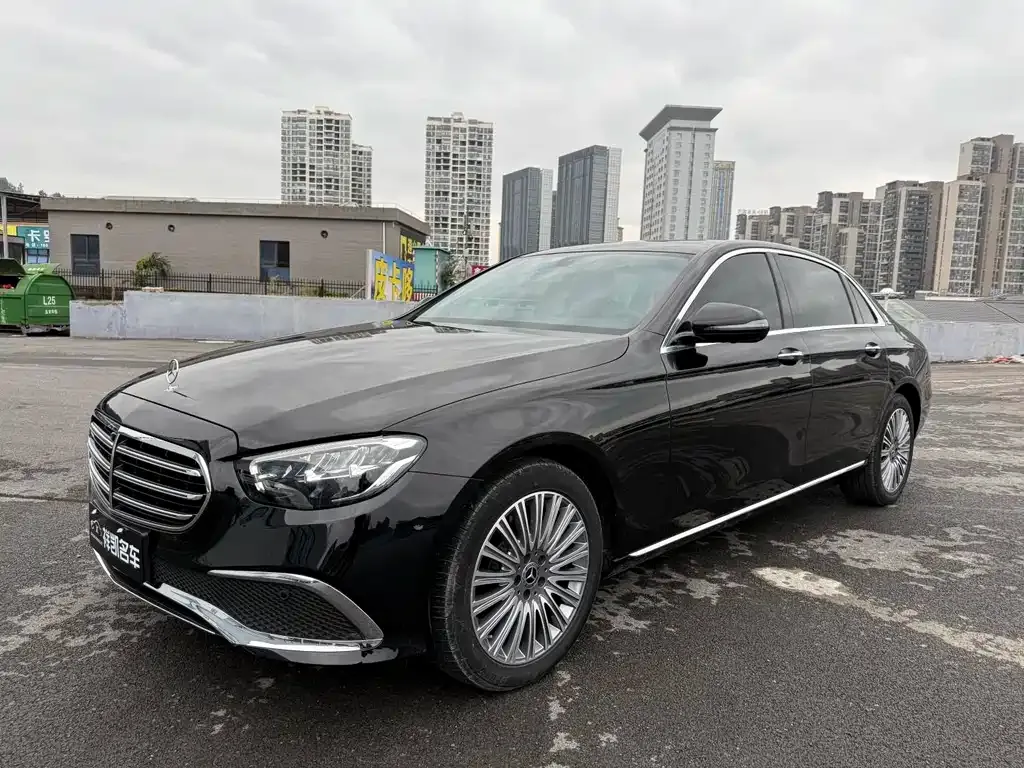 Mercedes-Benz E-Class — фото 1