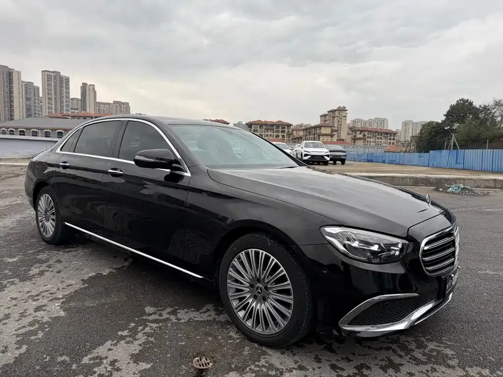 Mercedes-Benz E-Class — фото 3
