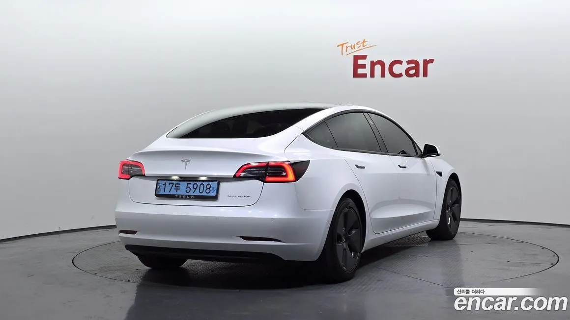 Tesla Model 3 — фото 2