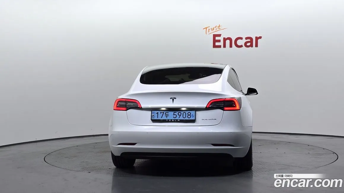 Tesla Model 3 — фото 4