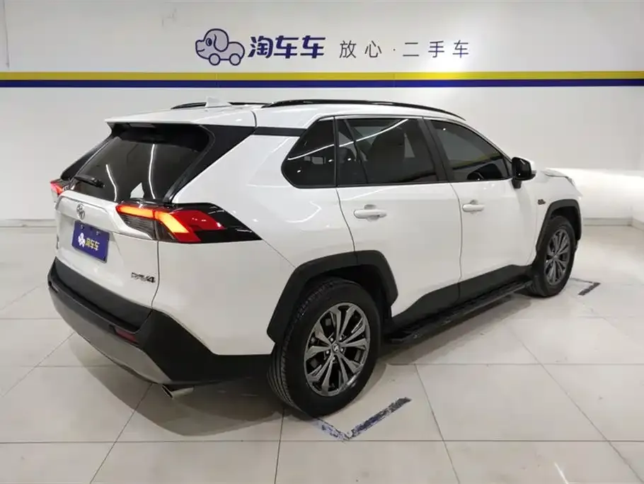 Toyota RAV4 2023 из CN, фото 3